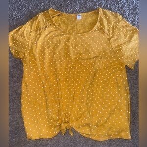 Old navy size XL yellow polka dot short sleeve top